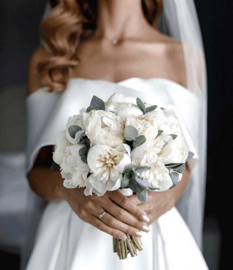 Какие цветы подарить невесте на свадьбу?